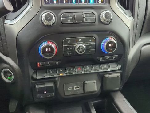 Used 2022 GMC Sierra 2500 Denali w/ Denali Ultimate Package image 9