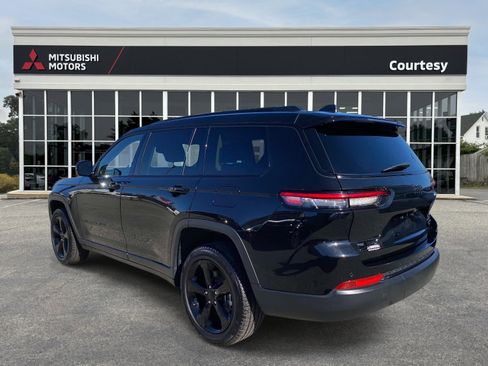 Used 2023 Jeep Grand Cherokee L Limited w/ Black Appearance Package image 3