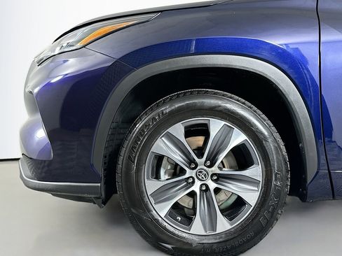 Used 2024 Toyota Highlander XLE image 13