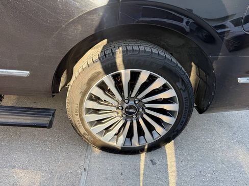 Used 2019 Lincoln Navigator Reserve AWD/4WD image 40