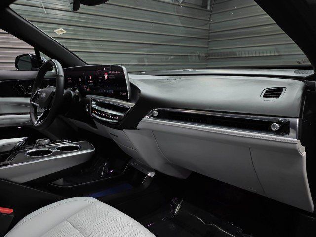 Used 2024 Cadillac Lyriq Luxury w/ LPO, Floor Liner Package AWD/4WD image 13
