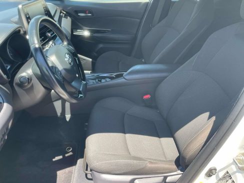 Used 2019 Toyota C-HR XLE FWD image 35