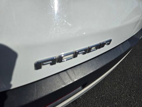 Used 2018 GMC Acadia SLE w/ LPO, Floor Liner Package image 10