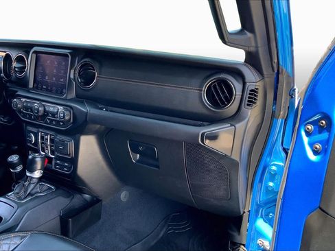 Used 2022 Jeep Wrangler Unlimited Sahara AWD/4WD image 17
