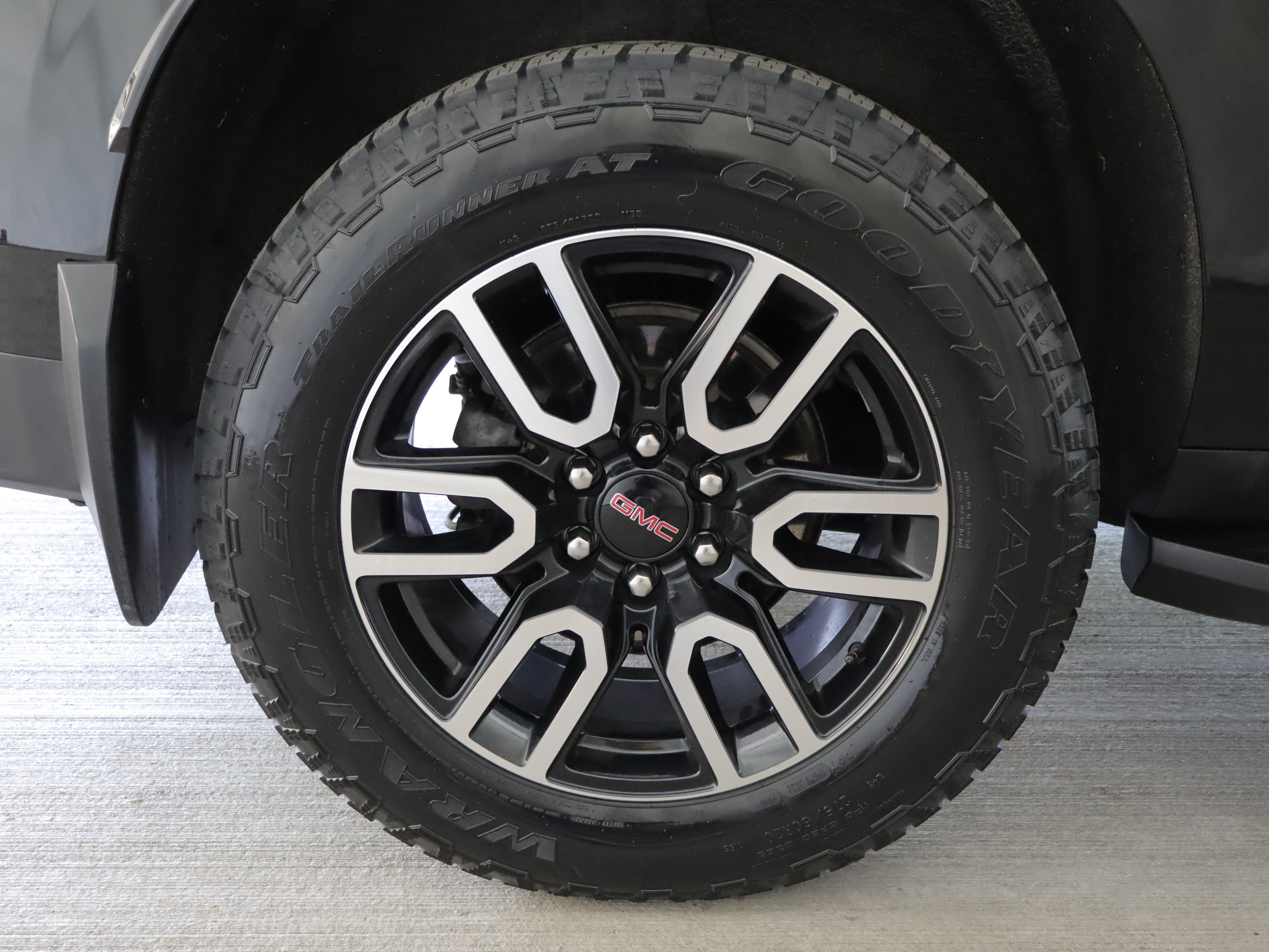 Used 2023 GMC Yukon XL AT4 AWD/4WD image 30