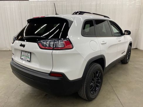 Used 2023 Jeep Cherokee Altitude Lux w/ Mopar Interior Package AWD/4WD image 6