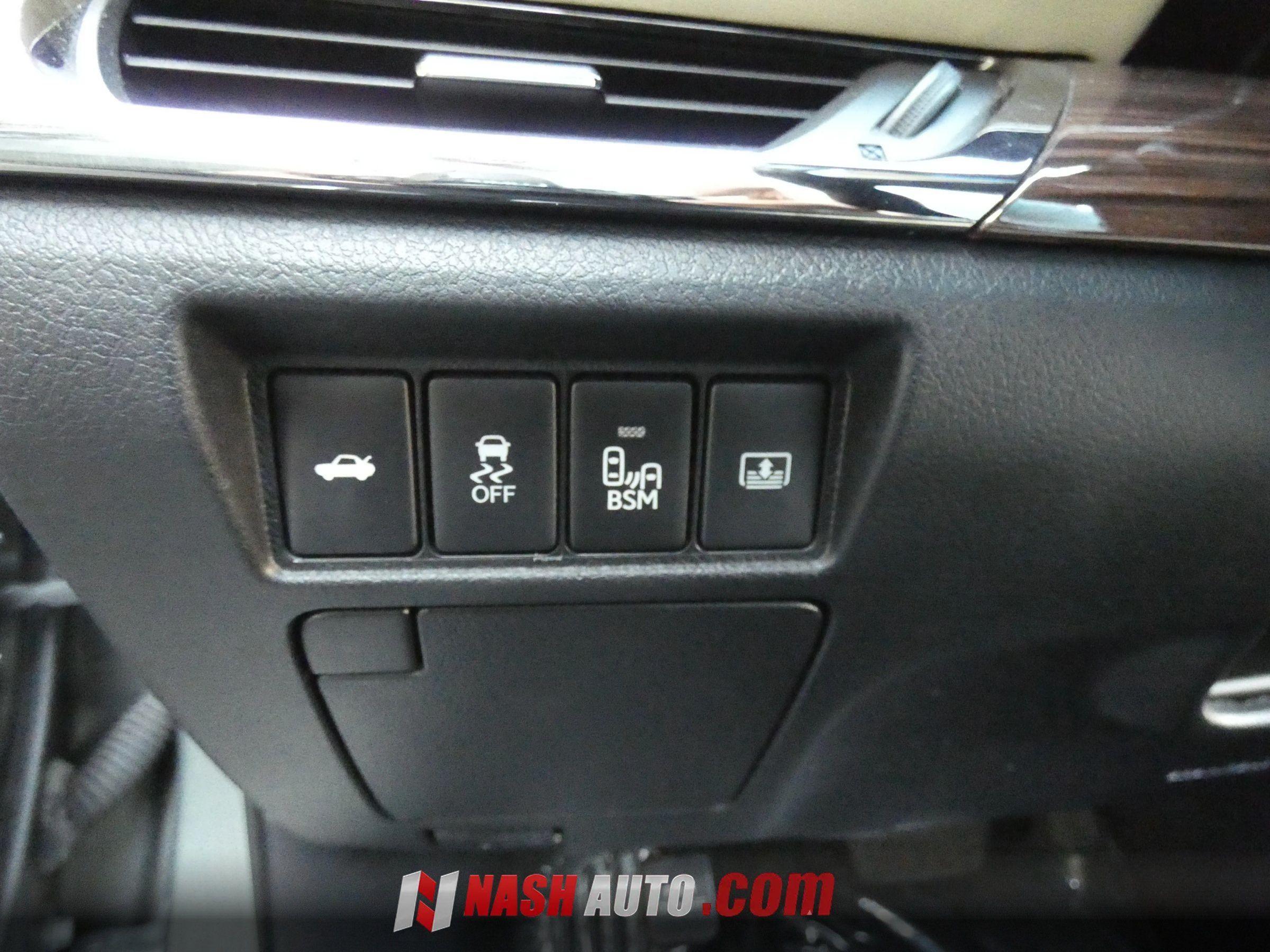 Used 2013 Toyota Avalon Limited FWD image 66