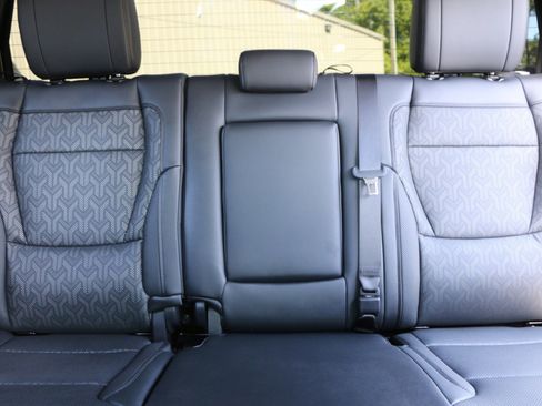 Used 2024 Toyota Tundra Limited AWD/4WD image 30