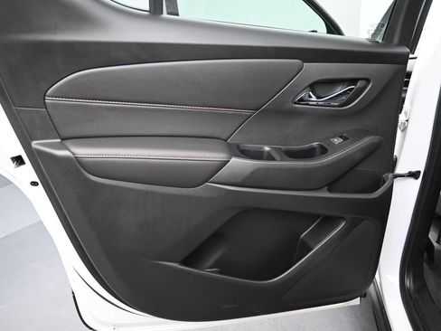 Used 2020 Chevrolet Traverse LT w/ LT Premium Package image 17