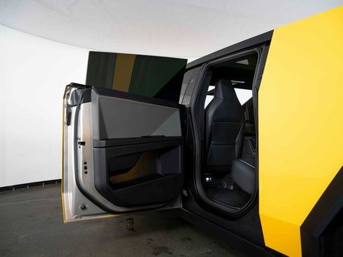 Used 2025 Tesla Cybertruck AWD Crew Cab image 13