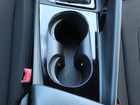 Used 2025 Hyundai Elantra SEL image 17