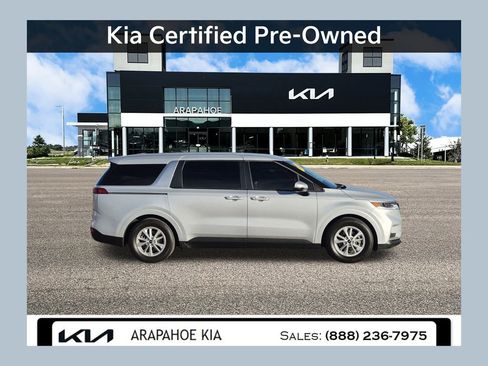 Used 2023 Kia Carnival LX image 1