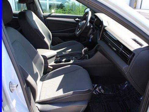Used 2025 Volkswagen Jetta Sport FWD image 17
