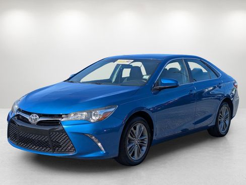 Used 2017 Toyota Camry SE image 1