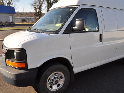 Used 2015 GMC Savana 2500 LS w/ Cold Climate Package RWD image 4