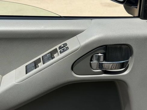 Used 2011 Nissan Frontier SV RWD image 19