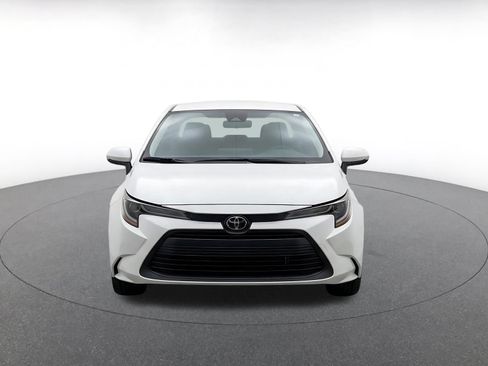 Used 2025 Toyota Corolla LE FWD image 2