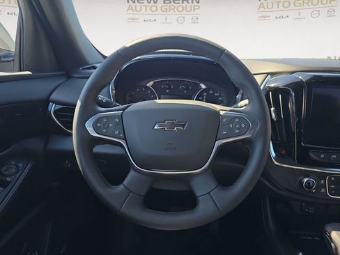 Used 2023 Chevrolet Traverse RS FWD image 12