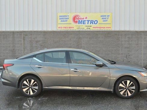 Used 2020 Nissan Altima 2.5 SV image 1