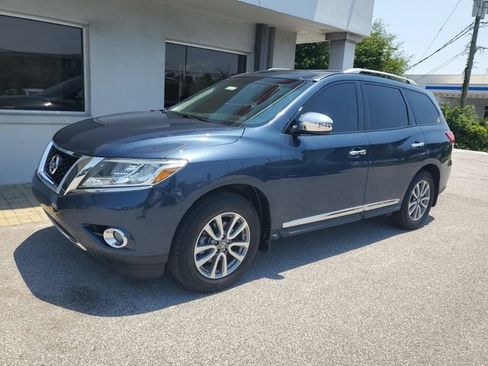 Used 2013 Nissan Pathfinder SL w/ Cargo Pkg FWD image 13