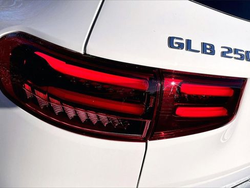 Used 2025 Mercedes-Benz GLB 250 4MATIC image 32