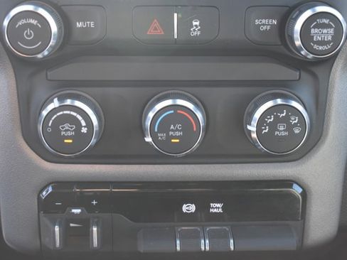 Used 2024 RAM 3500 Big Horn image 25