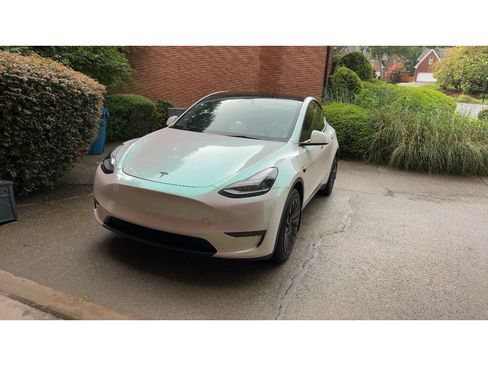 Used 2024 Tesla Model Y Long Range AWD/4WD image 1