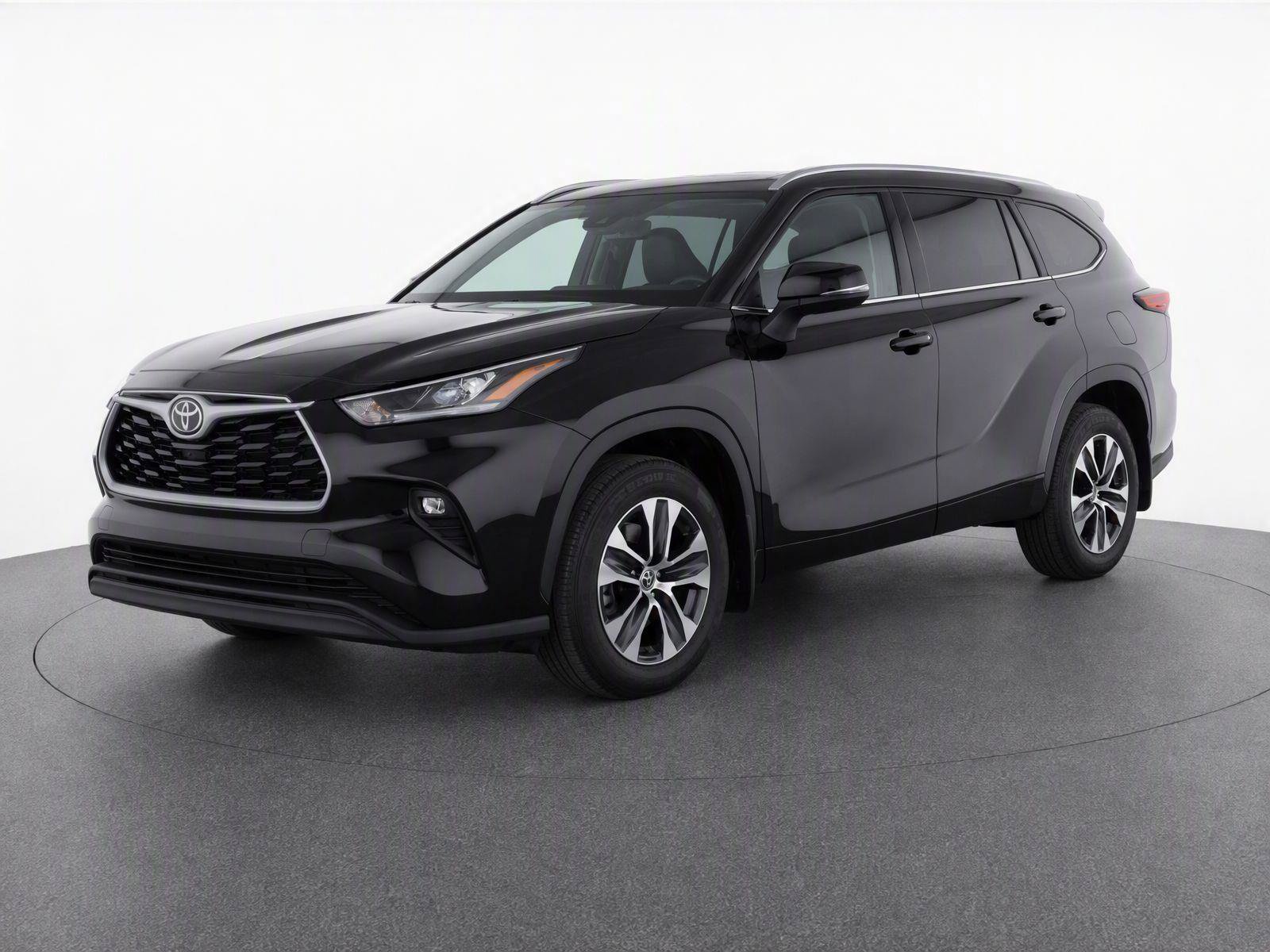 Used 2021 Toyota Highlander XLE AWD/4WD image 1