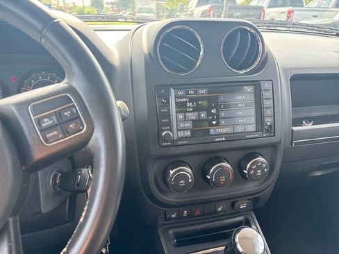 Used 2017 Jeep Patriot Latitude AWD/4WD image 19