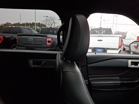 Certified 2022 Ford Explorer ST-Line w/ Class IV Trailer Tow Package image 12