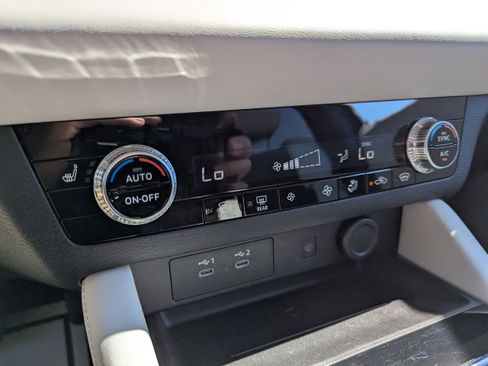 Used 2025 Mitsubishi Outlander SE AWD/4WD image 23