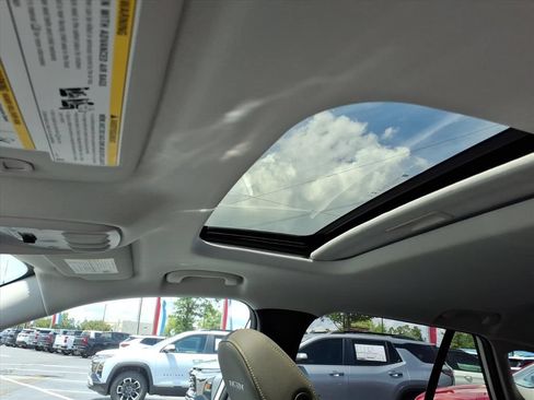 New 2026 Chevrolet Trax ACTIV w/ Sunroof Package FWD image 11