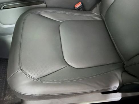 Certified 2025 Land Rover Defender 110 V8 AWD/4WD image 22