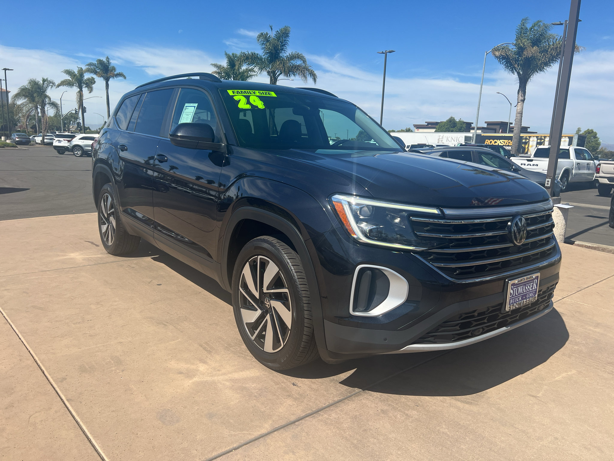 Used 2024 Volkswagen Atlas SE FWD image 3