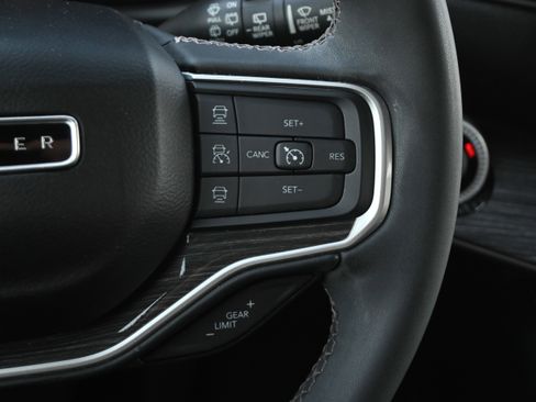 Used 2022 Jeep Wagoneer Series II AWD/4WD image 19