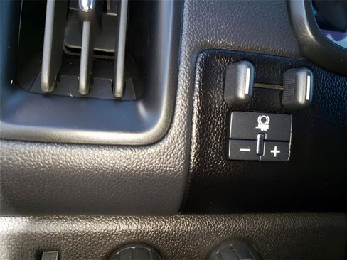 Used 2022 Chevrolet Colorado ZR2 image 25