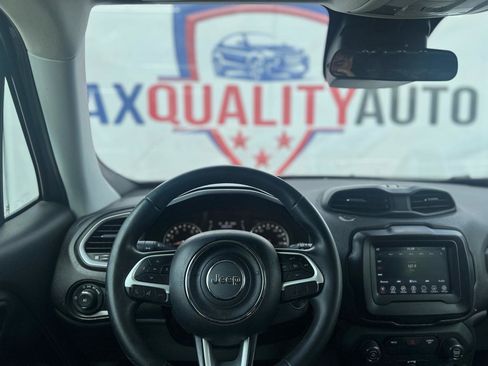 Used 2018 Jeep Renegade Latitude AWD/4WD image 40