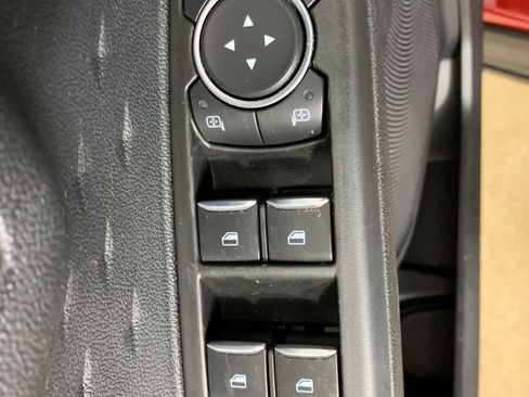 Used 2020 Ford Escape SE image 17