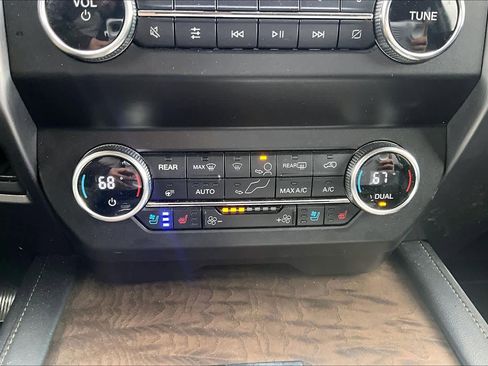 Used 2019 Ford Expedition Platinum image 32