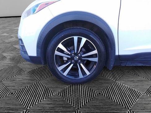 Used 2019 Nissan Kicks SV image 14