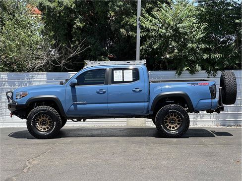 Used 2019 Toyota Tacoma TRD Off-Road w/ Technology Package AWD/4WD image 13