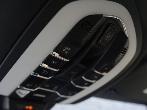 Used 2018 Porsche Macan S AWD/4WD image 25
