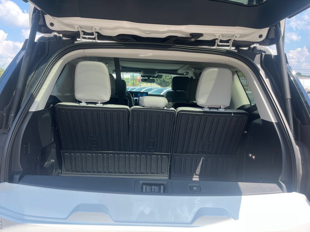 Used 2025 Ford Expedition Active RWD image 24