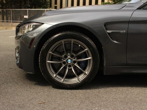 Used 2018 BMW M4 Convertible RWD image 11