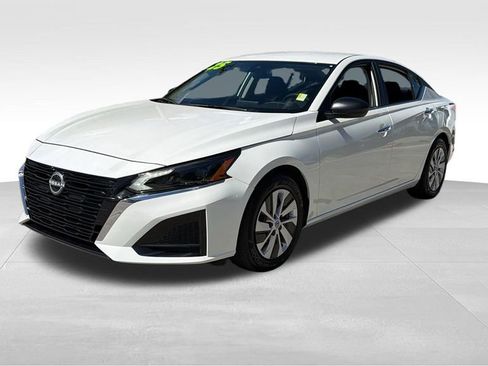 Certified 2025 Nissan Altima 2.5 S image 3