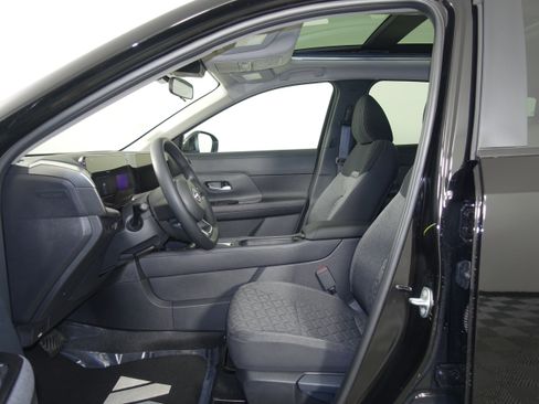 New 2026 Nissan Kicks SV w/ SV Premium Package image 4