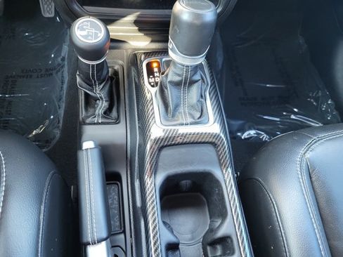 Used 2020 Jeep Gladiator Overland AWD/4WD image 33