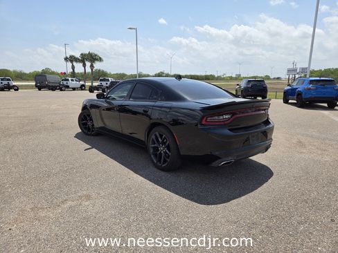 Used 2021 Dodge Charger SXT w/ Plus Group image 5