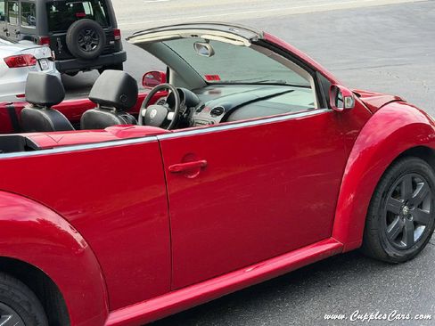 Used 2006 Volkswagen Beetle Convertible w/ Package 1 FWD image 28