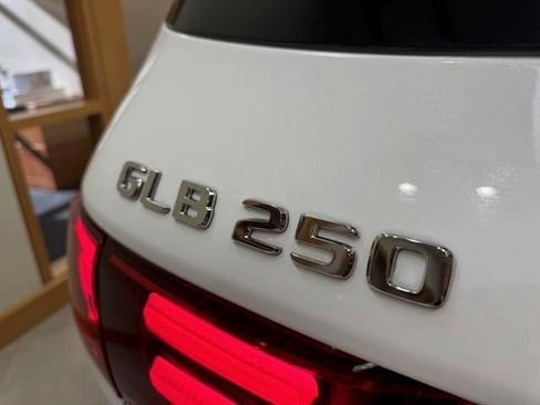 Used 2026 Mercedes-Benz GLB 250 w/ Sun & Sound Package image 6